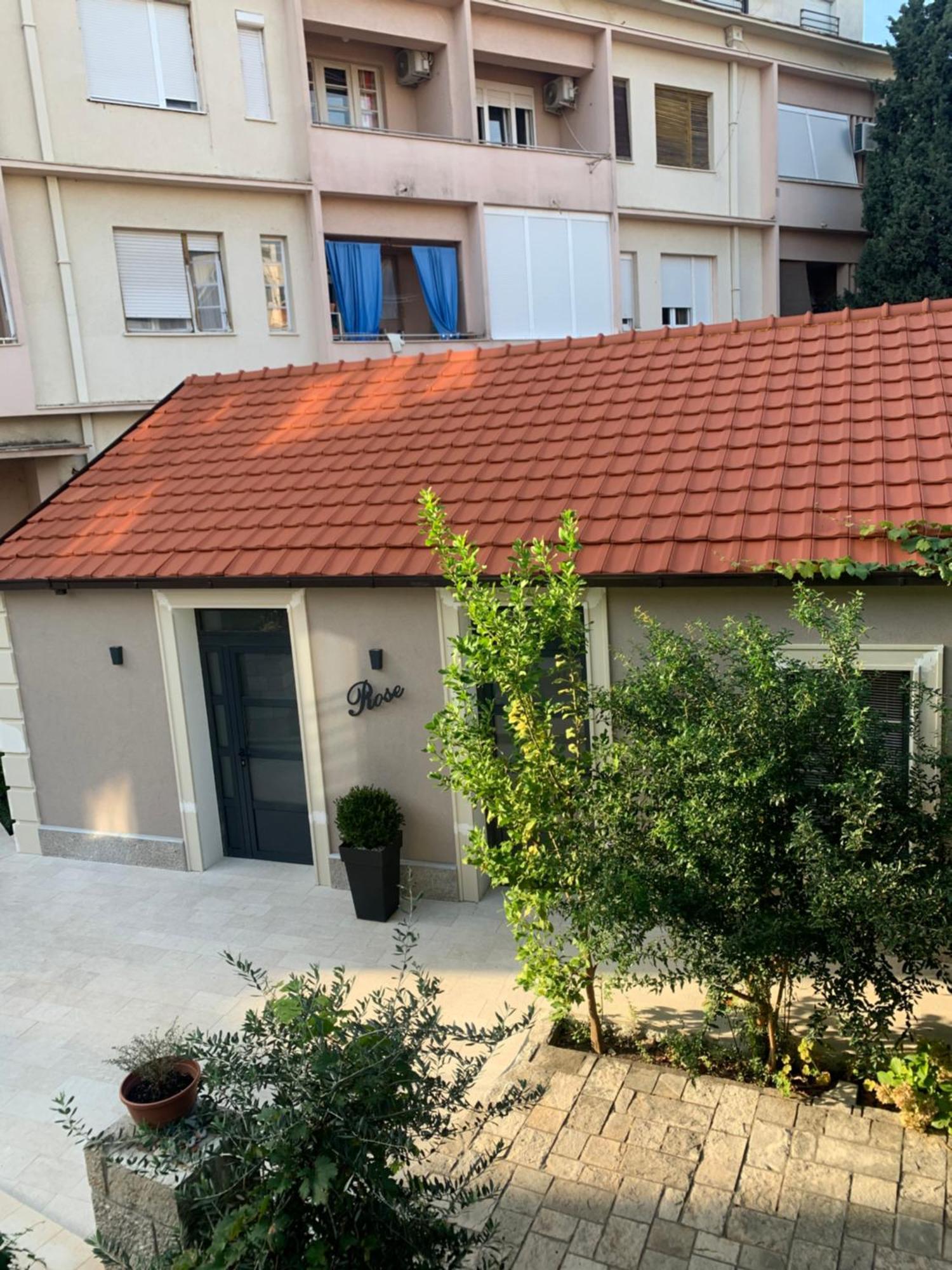 شقة Rose Downtown بودغوريتْسا المظهر الخارجي الصورة